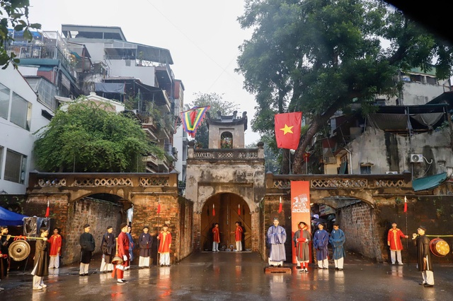 Lễ Mở cửa &Ocirc; Quan Chưởng đ&aacute;nh thức k&yacute; ức Thăng Long xưa 2026 - Ảnh 1.