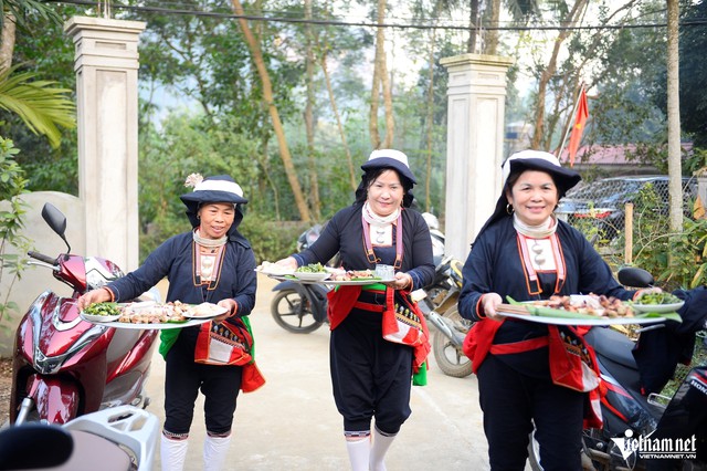 Độc đáo mâm cỗ 'Tết năm cùng' của người Dao ở Thanh Hóa - Ảnh 2.