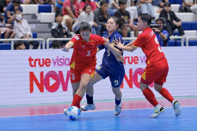 Cú vấp đáng tiếc của futsal nữ Việt Nam - Ảnh 1. Cú vấp đáng tiếc của futsal nữ Việt Nam - Ảnh 1.