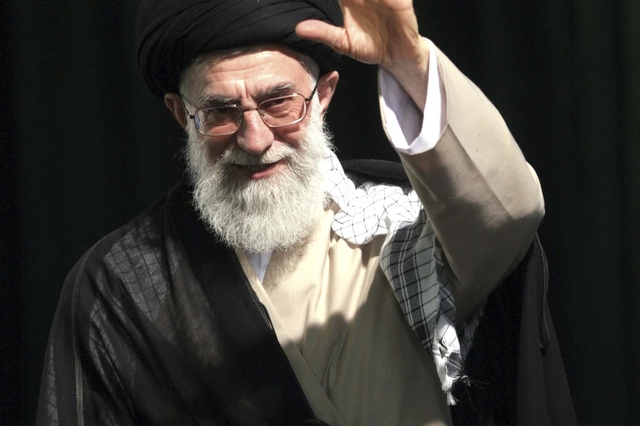 Hơn 30 năm quyền lực của lãnh tụ tối cao Iran - Ảnh 2.