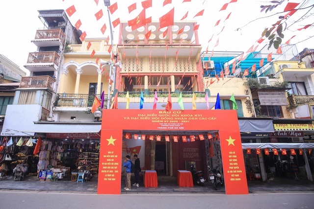 Kh&ocirc;ng kh&iacute; chuẩn bị bầu cử Quốc hội 2026 tại H&agrave; Nội rộn r&agrave;ng v&agrave; s&ocirc;i động - Ảnh 1.