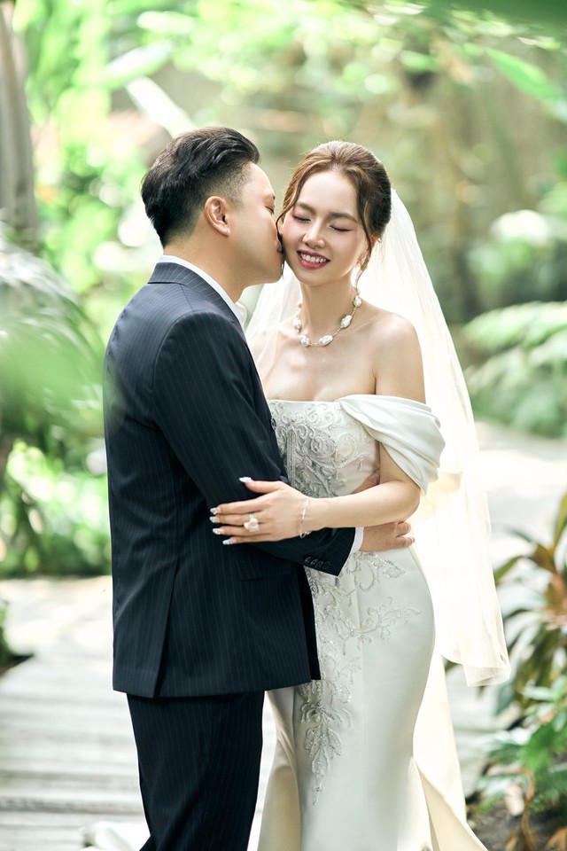 Đinh Ngọc Diệp đẹp lung linh hóa cô dâu bên Victor Vũ - Ảnh 7.