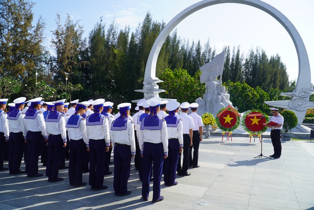 Tổ chức lễ viếng, d&acirc;ng hương tưởng niệm tại Khu tưởng niệm Chiến sĩ Gạc Ma - Ảnh 5.