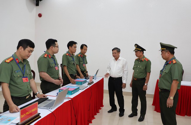 Hơn 2.000 cử tri thuộc lực lượng C&ocirc;ng an TP Cần Thơ bầu cử sớm - Ảnh 1.