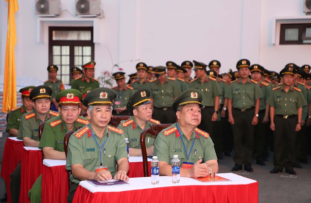 Hơn 2.000 cử tri thuộc lực lượng C&ocirc;ng an TP Cần Thơ bầu cử sớm - Ảnh 3.