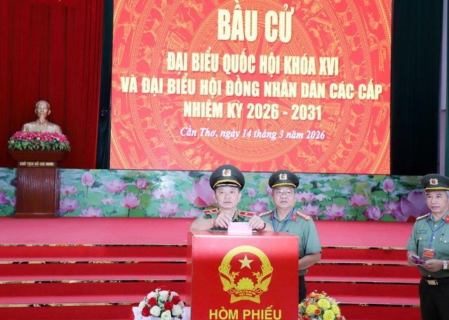 Hơn 2.000 cử tri thuộc lực lượng C&ocirc;ng an TP Cần Thơ bầu cử sớm - Ảnh 9.