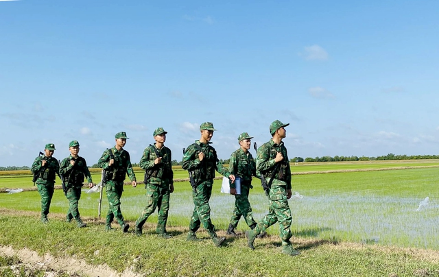 Tiếng loa Biên phòng mang thông tin bầu cử đến từng ngõ xóm Tây Ninh - Ảnh 4.