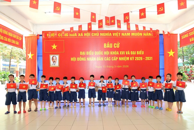 TP Cần Thơ rực rỡ sắc màu trước ngày bầu cử - Ảnh 11.
