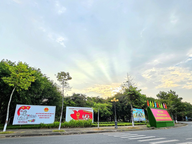 TP Cần Thơ rực rỡ sắc màu trước ngày bầu cử - Ảnh 2.