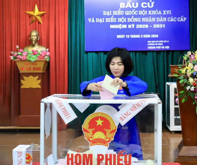 Tổng Bí thư Tô Lâm bỏ phiếu tại phường Ba Đình - Ảnh 3.