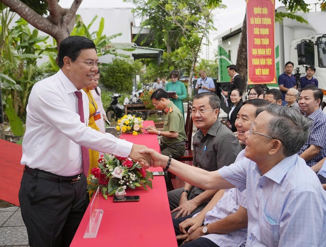 CLIP: Rộn ràng ngày bầu cử tại Cần Thơ, Vĩnh Long, An Giang, Tây Ninh - Ảnh 14.