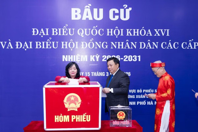 Tổng Bí thư Tô Lâm bỏ phiếu tại phường Ba Đình - Ảnh 4.
