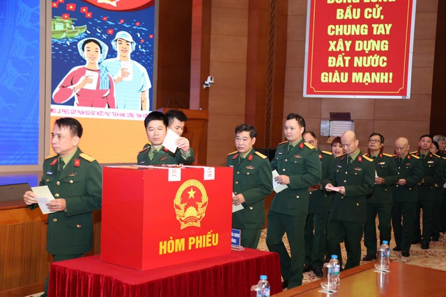 Nguyên Phó chủ tịch nước Nguyễn Thị bình bầu cử đại biểu Quốc hội 2026 tại Hà Nội - Ảnh 13.