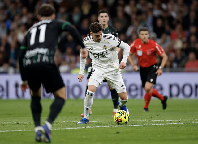 Arda Guler lập siêu phẩm ở Bernabeu, Real Madrid đại thắng Elche - Ảnh 2.