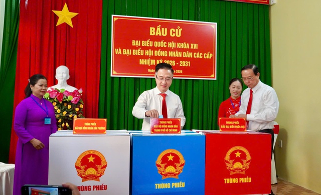 Hình ảnh lãnh đạo, nguyên lãnh đạo Đảng, nhà nước, TPHCM đi bầu cử - Ảnh 17.