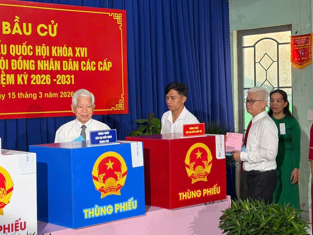 Hình ảnh lãnh đạo, nguyên lãnh đạo Đảng, nhà nước, TPHCM đi bầu cử - Ảnh 5.