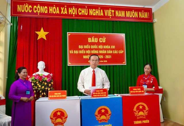 Hình ảnh lãnh đạo, nguyên lãnh đạo Đảng, nhà nước, TPHCM đi bầu cử - Ảnh 19.