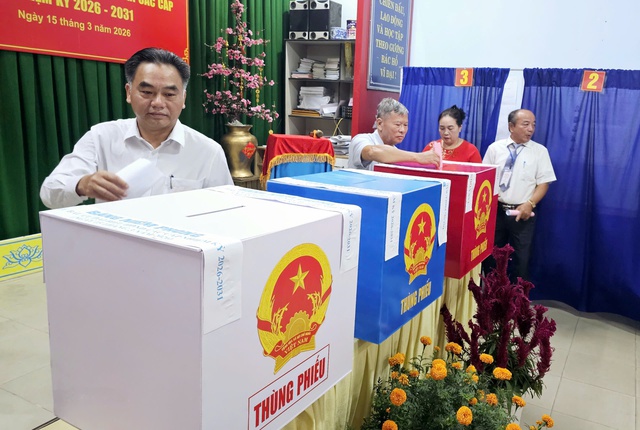 Hình ảnh lãnh đạo, nguyên lãnh đạo Đảng, nhà nước, TPHCM đi bầu cử - Ảnh 20.