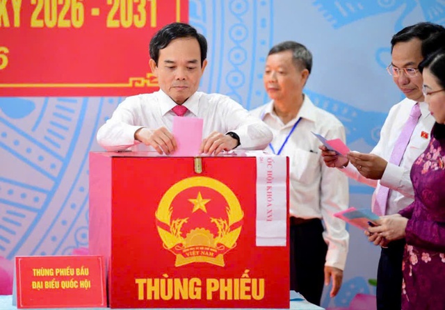 Hình ảnh lãnh đạo, nguyên lãnh đạo Đảng, nhà nước, TPHCM đi bầu cử - Ảnh 4.