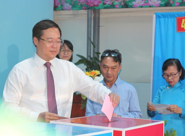 Hình ảnh lãnh đạo, nguyên lãnh đạo Đảng, nhà nước, TPHCM đi bầu cử - Ảnh 11.