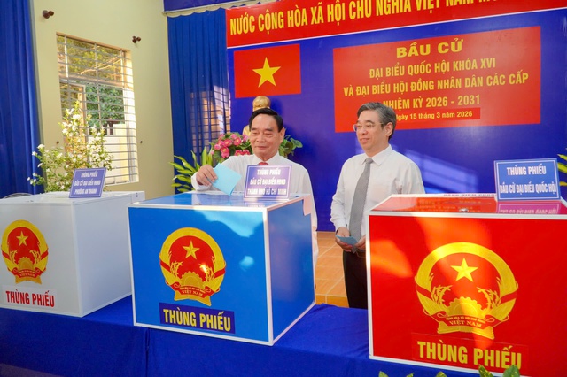 Hình ảnh lãnh đạo, nguyên lãnh đạo Đảng, nhà nước, TPHCM đi bầu cử - Ảnh 12.