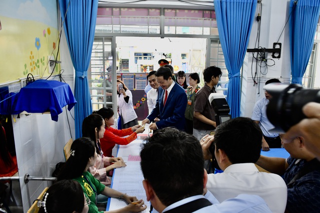 Hình ảnh Bí thư Tỉnh ủy Đồng Nai Vũ Hồng Văn dự khai mạc bầu cử tại phường Trấn Biên - Ảnh 8.