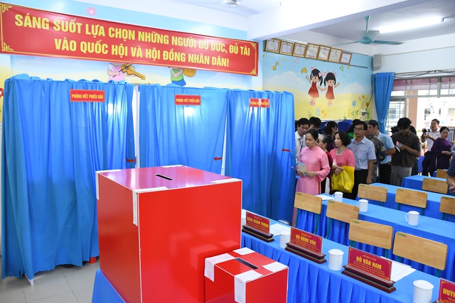 Hình ảnh Bí thư Tỉnh ủy Đồng Nai Vũ Hồng Văn dự khai mạc bầu cử tại phường Trấn Biên - Ảnh 10.