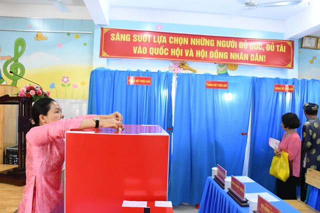 Hình ảnh Bí thư Tỉnh ủy Đồng Nai Vũ Hồng Văn dự khai mạc bầu cử tại phường Trấn Biên - Ảnh 11.