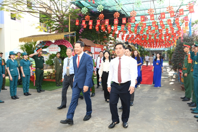 Hình ảnh Bí thư Tỉnh ủy Đồng Nai Vũ Hồng Văn dự khai mạc bầu cử tại phường Trấn Biên - Ảnh 5.