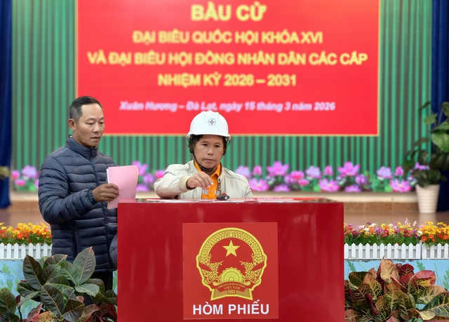 Hơn 2,7 triệu cử tri tỉnh lớn nhất Việt Nam hồ hởi đi bỏ phiếu bầu cử - Ảnh 3.