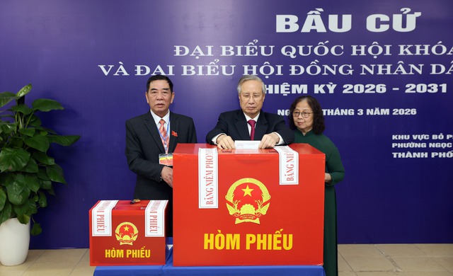Tổng Bí thư Tô Lâm bỏ phiếu tại phường Ba Đình - Ảnh 3.