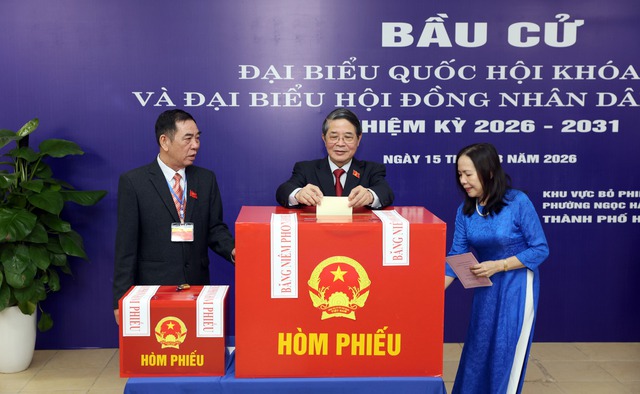 Tổng Bí thư Tô Lâm bỏ phiếu tại phường Ba Đình - Ảnh 4.
