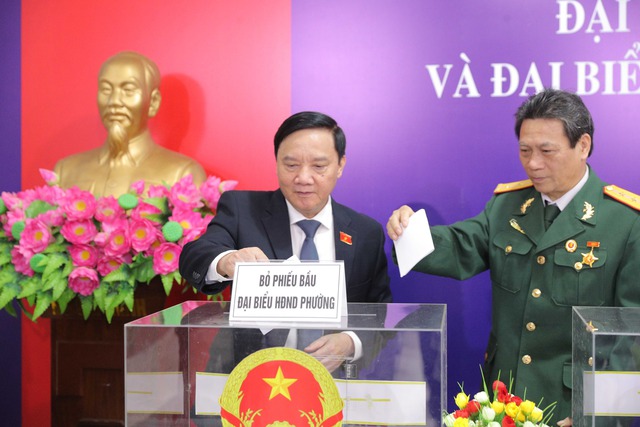 Tổng Bí thư Tô Lâm bỏ phiếu tại phường Ba Đình - Ảnh 2.