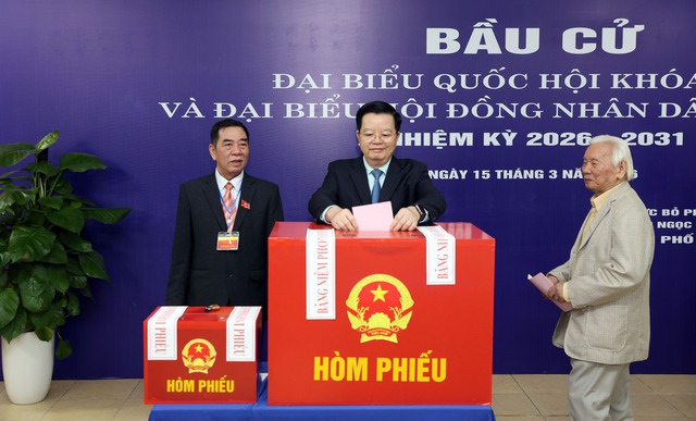 Tổng Bí thư Tô Lâm bỏ phiếu tại phường Ba Đình - Ảnh 5.