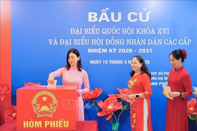 Tổng Bí thư Tô Lâm bỏ phiếu tại phường Ba Đình - Ảnh 4.