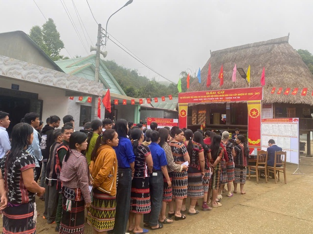 Phó Chủ tịch Quốc hội Trần Quang Phương tham gia bầu cử tại Đà Nẵng 2026 - Ảnh 9. Phó Chủ tịch Quốc hội Trần Quang Phương tham gia bầu cử tại Đà Nẵng 2026 - Ảnh 9.