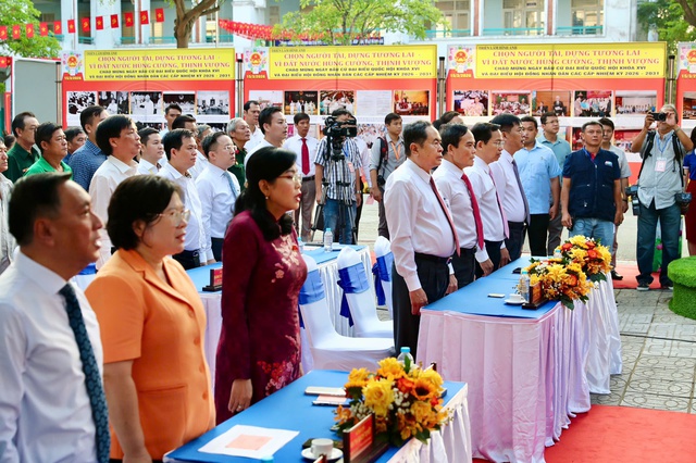 Hình ảnh lãnh đạo, nguyên lãnh đạo Đảng, nhà nước, TPHCM đi bầu cử - Ảnh 2.