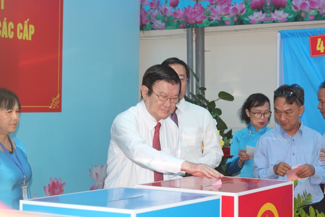 Hình ảnh lãnh đạo, nguyên lãnh đạo Đảng, nhà nước, TPHCM đi bầu cử - Ảnh 7.