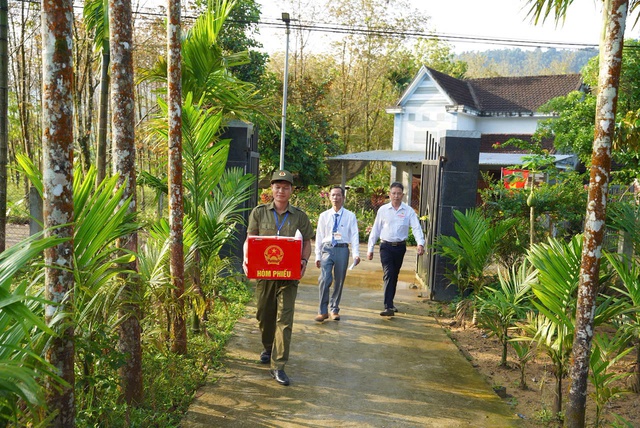 Phó Chủ tịch Quốc hội Trần Quang Phương tham gia bầu cử tại Đà Nẵng 2026 - Ảnh 19. Phó Chủ tịch Quốc hội Trần Quang Phương tham gia bầu cử tại Đà Nẵng 2026 - Ảnh 19.