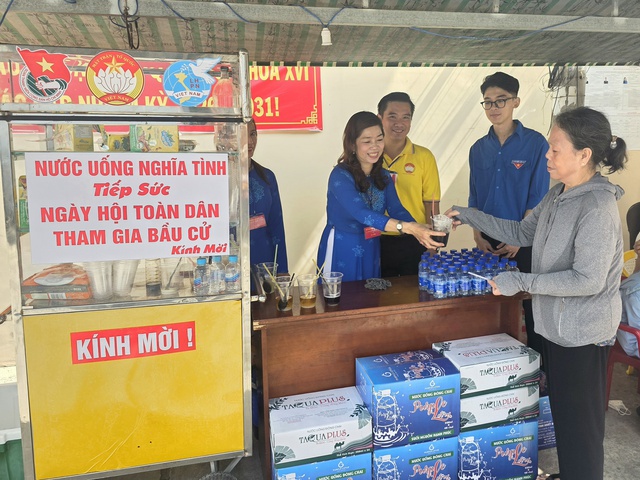 CLIP: Rộn ràng ngày bầu cử tại Cần Thơ, Vĩnh Long, An Giang, Tây Ninh - Ảnh 1.