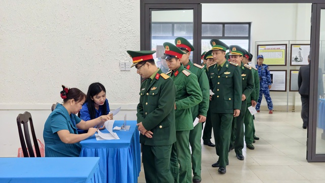 Quảng Trị: Nhiều nơi tỉ lệ cử tri đi bầu cử đạt 100% - Ảnh 1.