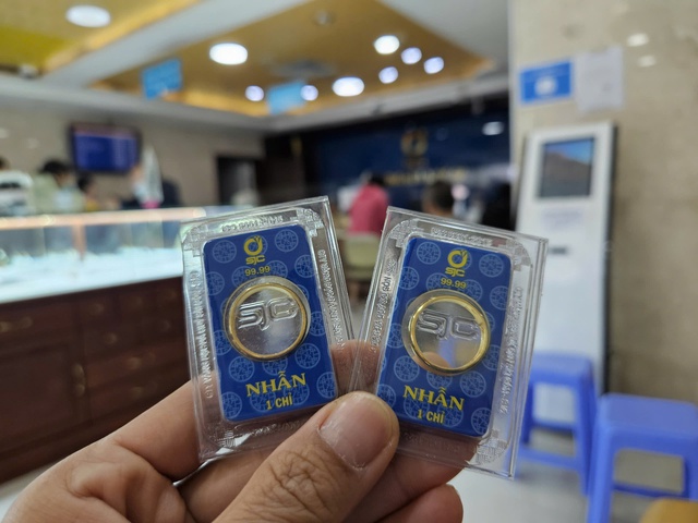 Gi&aacute; v&agrave;ng trong nước giảm mạnh , thu hẹp c&aacute;ch biệt với gi&aacute; thế giới 2026 - Ảnh 1.