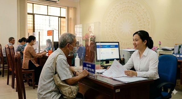 Các phường, xã, đặc khu tại TPHCM kết thúc sử dụng người hoạt động không chuyên trách trước 31-5 - Ảnh 1.