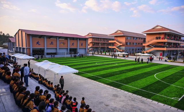 Tổng B&iacute; thư v&agrave; Thủ tướng dự Lễ khởi c&ocirc;ng, động thổ đồng loạt c&aacute;c trường nội tr&uacute; li&ecirc;n cấp bi&ecirc;n giới - Ảnh 4.