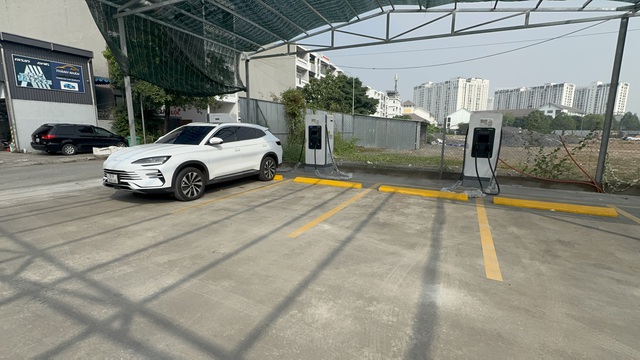 Nhu cầu lắp trạm sạc và tủ đổi pin xe điện bùng nổ năm 2026 - Ảnh 6. Nhu cầu lắp trạm sạc và tủ đổi pin xe điện bùng nổ năm 2026 - Ảnh 6.