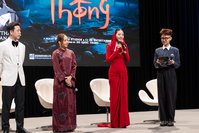 Kiều Minh Tuấn, Diệp Bảo Ngọc đẹp đôi tại Hồng Kông (Trung Quốc) - Ảnh 2.