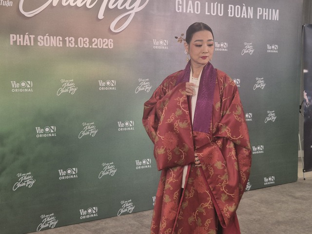 NSƯT Mỹ Duyên: "Hoang mang, sợ bị cười khi làm thầy bói!" - Ảnh 1.