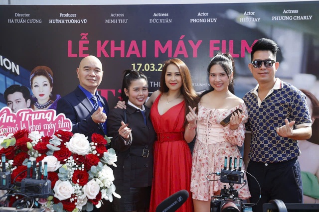 San Trần- Ngọc Tú Phạm: Mang nụ cười và hạnh phúc đến cộng đồng người Việt - Ảnh 4.