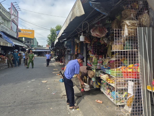 Clip: Phường Tam Kỳ ở Đ&agrave; Nẵng bắt đầu dẹp lấn chiếm vỉa h&egrave; - Ảnh 2.