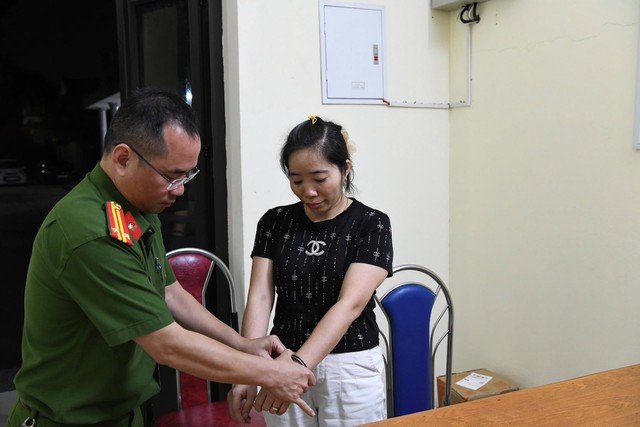 H&igrave;nh ảnh hơn 200 cảnh s&aacute;t kh&aacute;m x&eacute;t khẩn cấp 28 địa điểm, bắt nhiều gi&aacute;m đốc - Ảnh 10.